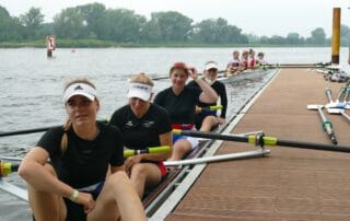 Bei der Juniorenregatta in Hamburg auf Platz 2 gerudert: Antonia Nake beim Rennen im Vierer mit Melina (Mannheim), Nora und Leonie (beide Friedrichshafen).